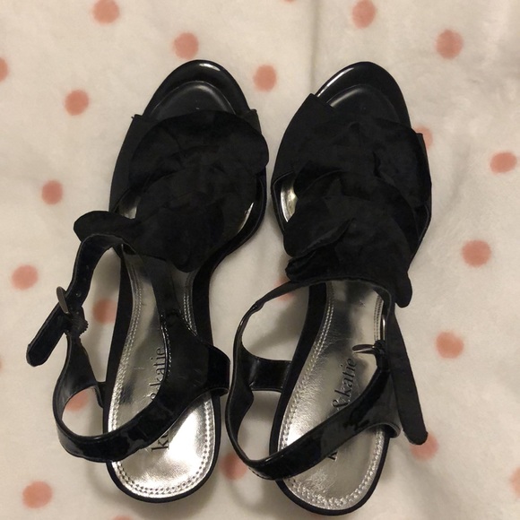 New black heels - Picture 4 of 6